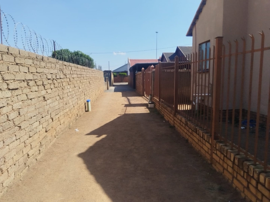 To Let 3 Bedroom Property for Rent in Lebanon North West